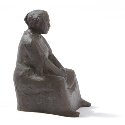 ruhende Bäuerin, Bronze, 15x15x24cm (rechte Seite)